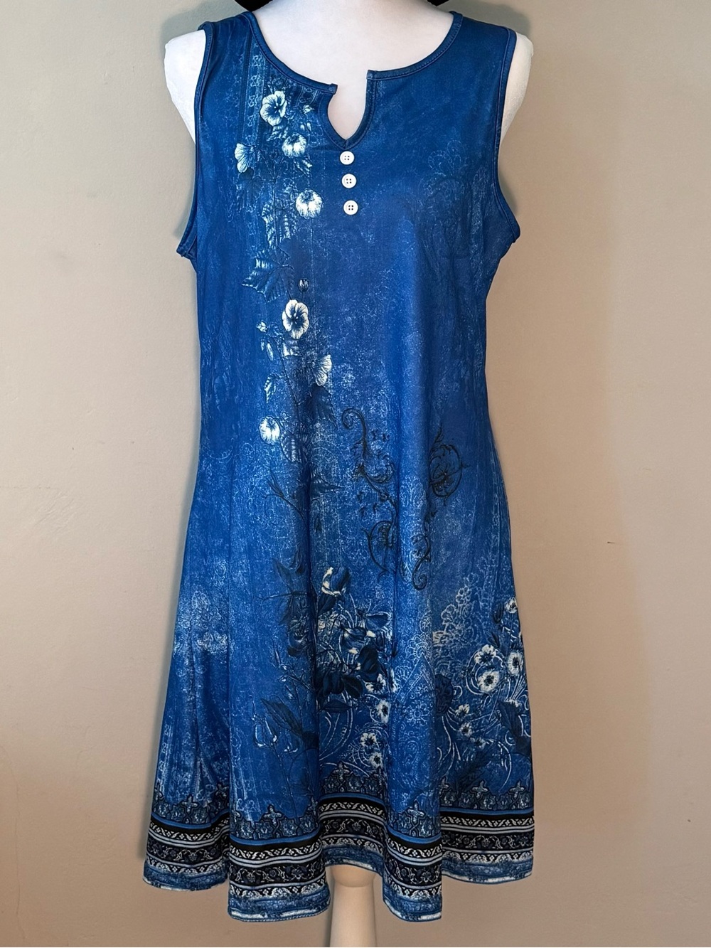 NWOT Blue Floral Midi Dress with sleeveless, Button-Front Details Size L